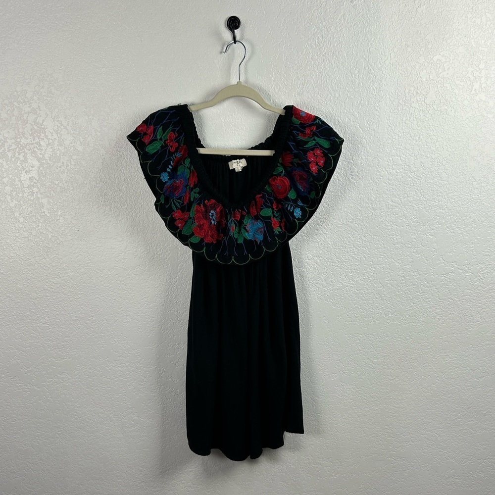Umgee USA Women’s Off Shoulder Floral Embroidery Top Black Red Sz L Casual Flowy